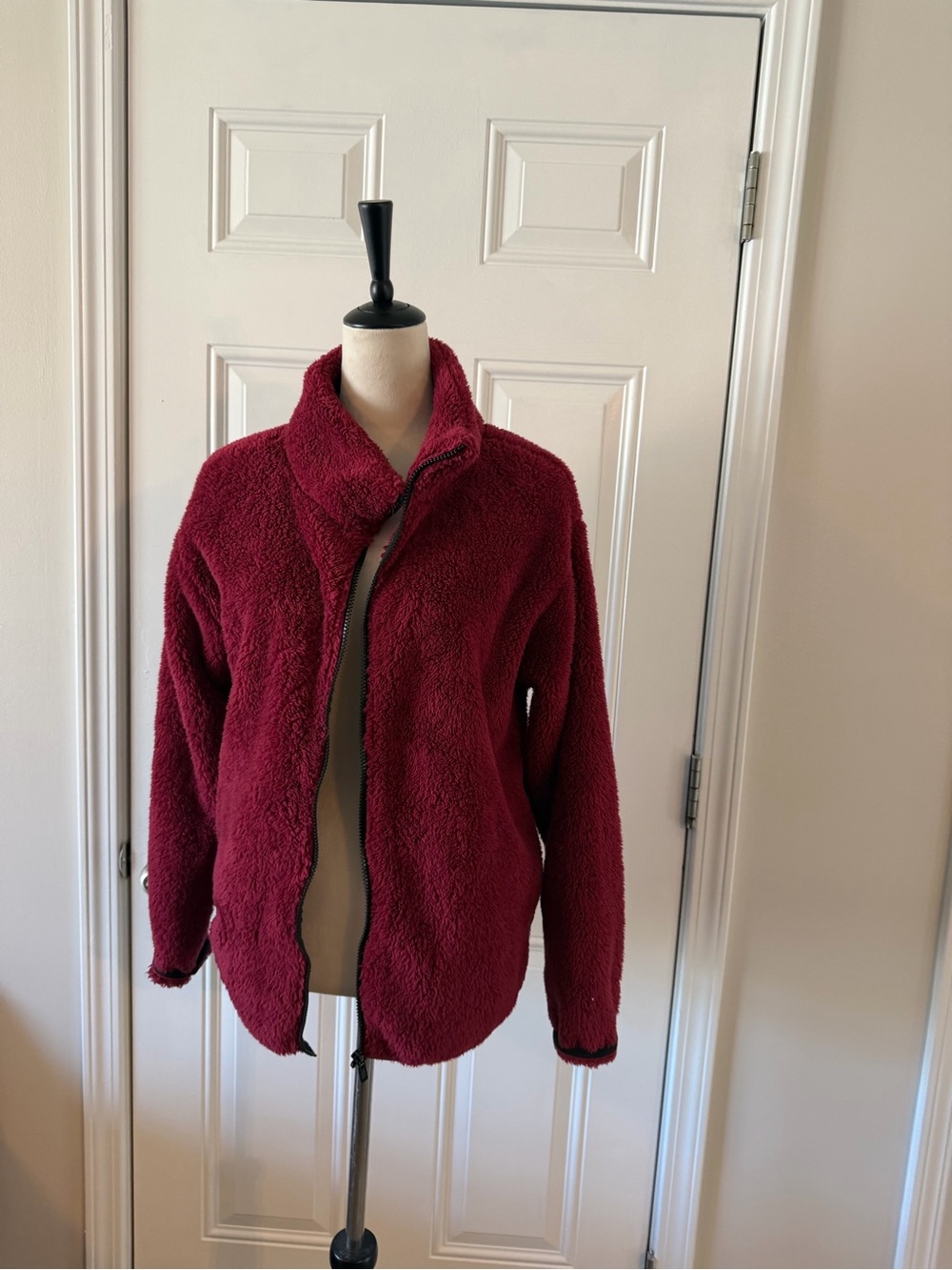 Pink by Victorias Secret women’s Cozy Women's Burgundy Sherpa Jacket size M